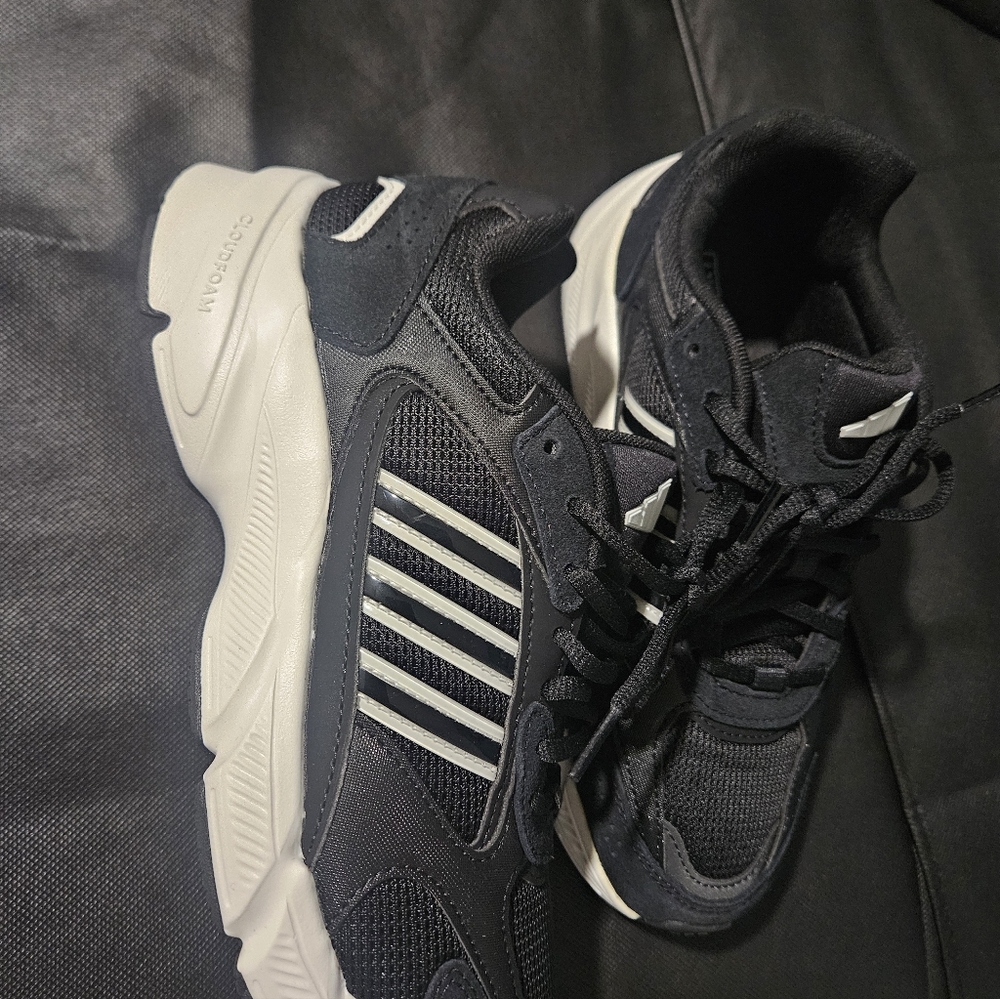 Adidas Chaos Sneakers – Black/White – Women’s 7.5 – Excellent Condition